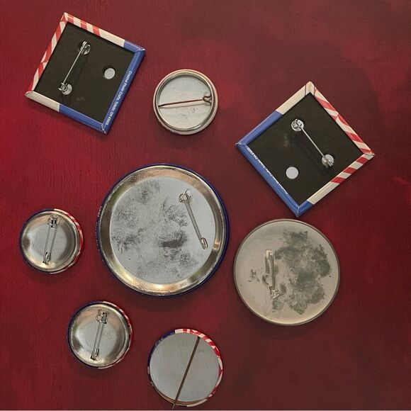 8 Vintage Clinton-Gore Campaign Buttons – 1992 & 1996 Elections - Picture 2 of 2